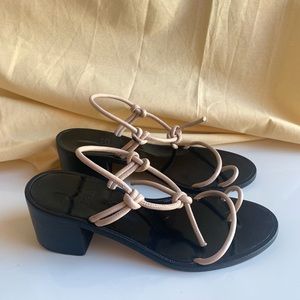 LOQ Xavi Sandal in Black, strappy leather block